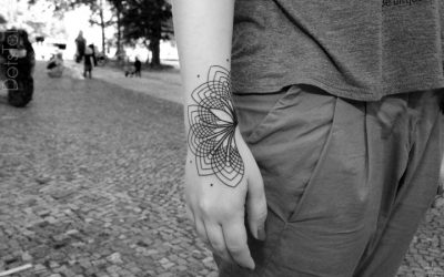 Henna pols- en handtattoo in 40 ideeën voor dames en heren