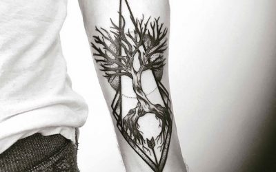 Verschillende betekenissen en aantrekkelijke variaties van de Tree of Life Tattoo